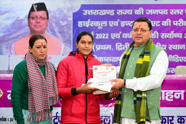 Chief Minister Dhami honored meritorious girls on National Girl Child Day