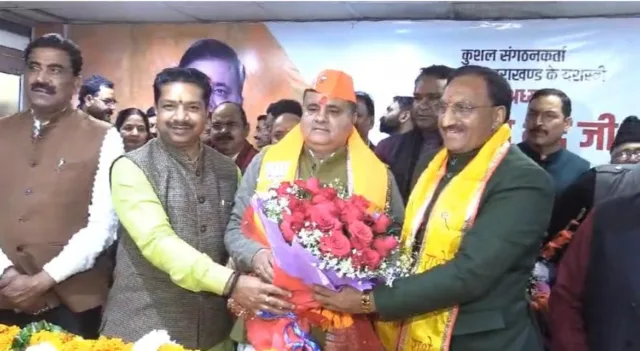 Workers warmly welcomed Mahendra Bhatt on Rajya Sabha elections.