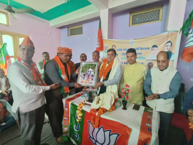BJP election management committee and team meeting in Chiniyalisound of Tehri Lok Sabha constituency.