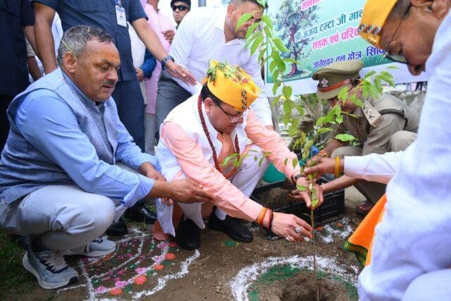 Chief Minister Dhami inaugurated the famous Shravani fair of Jageshwar Dham, planted trees and gave the message of environmental protection.