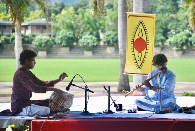 स्पिक मैके ने पंडित अजय शंकर प्रसन्ना द्वारा बांसुरी वादन किया आयोजित