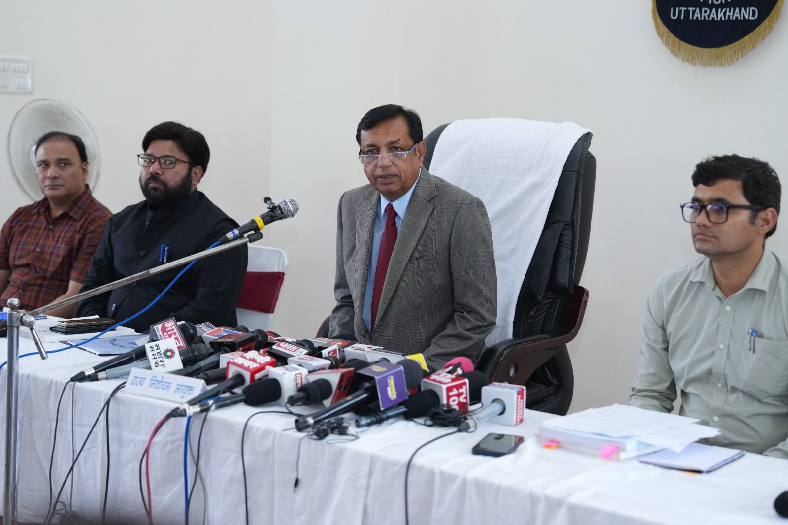 त्रिस्तरीय पंचायतों चुनाव की अधिसूचना जारी ,राज्य में नगरीय क्षेत्रों एवं जनपद हरिद्वार को छोड़कर आदर्श आचार संहिता लागू