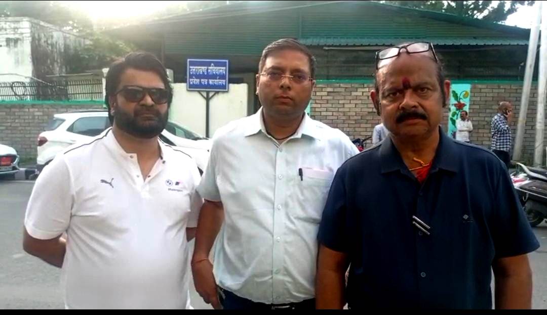 जल जीवन मिशन के ठेकेदार अधिकारियों के आश्वासन से भ्रमित।
