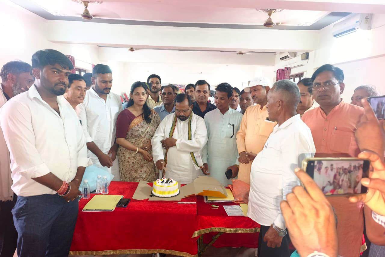 लोक जनशक्ति पार्टी (रामविलास) ने संस्थापक स्व० रामविलास पासवान का जन्मदिन मनाया धूमधाम से