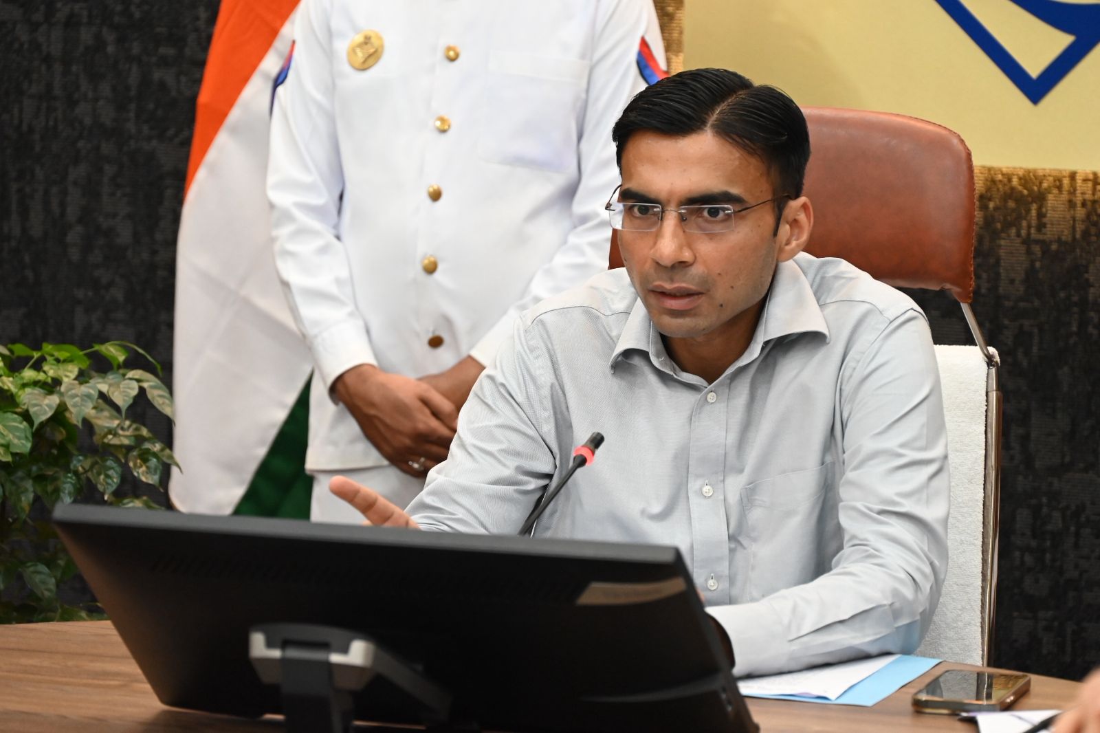 पंचायत चुनाव को लेकर जिला निर्वाचन अधिकारी ने की तैयारियों की समीक्षा।