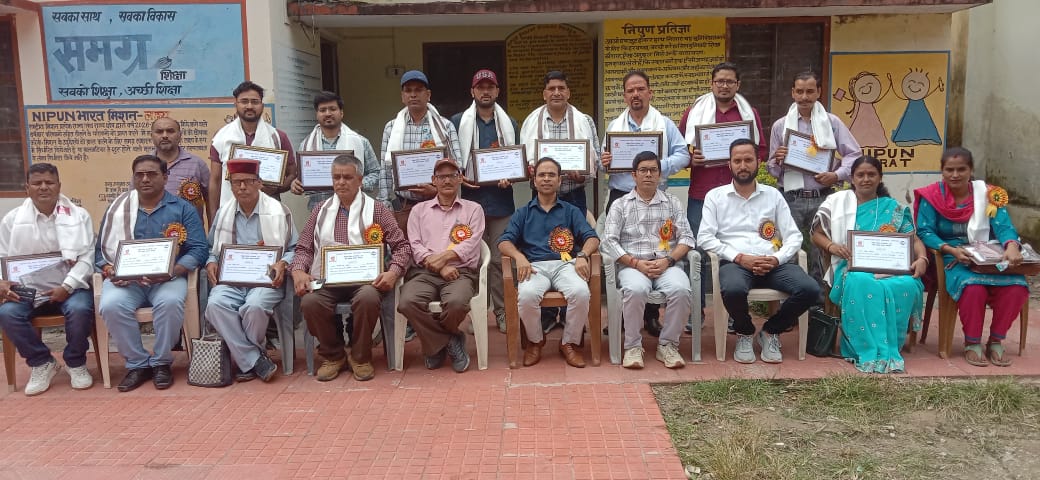 विद्यालयी शिक्षा विभाग नारायणबगड़ के तत्वावधान में शिक्षक दिवस पर शिक्षकों को किया गया सम्मानित