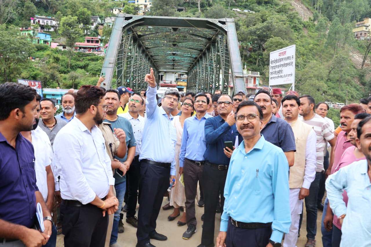 थराली में आपदा प्रभावित क्षेत्रों के लिए भारत सरकार की अंतरमंत्रालयीय टीम ने हवाई सर्वे कर किया विस्तृत सर्वेक्षण