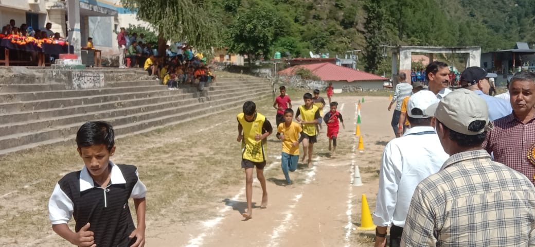 जीआईसी नारायणबगड़ ब्लॉक स्तरीय शरदकालीन खेलकूद प्रतियोगिताओं का पुरस्कार वितरण के साथ हुआ समापन