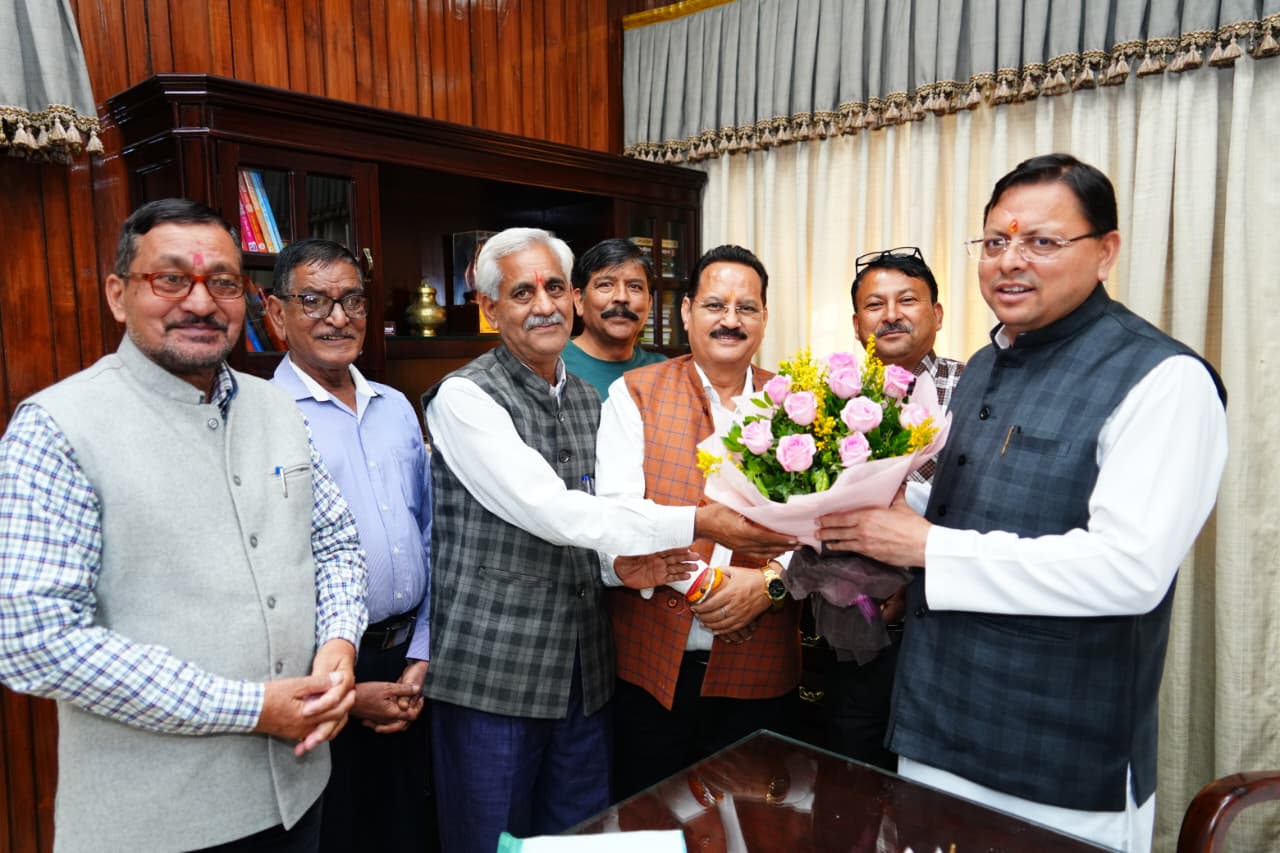नंदानगर आपदा पीड़ितों के पुनर्निर्माण को लेकर पत्रकारों के प्रतिनिधिमंडल ने मुख्यमंत्री धामी से की मुलाकात, मुख्यमंत्री धामी ने यथासंभव मदद का दिया भरोसा