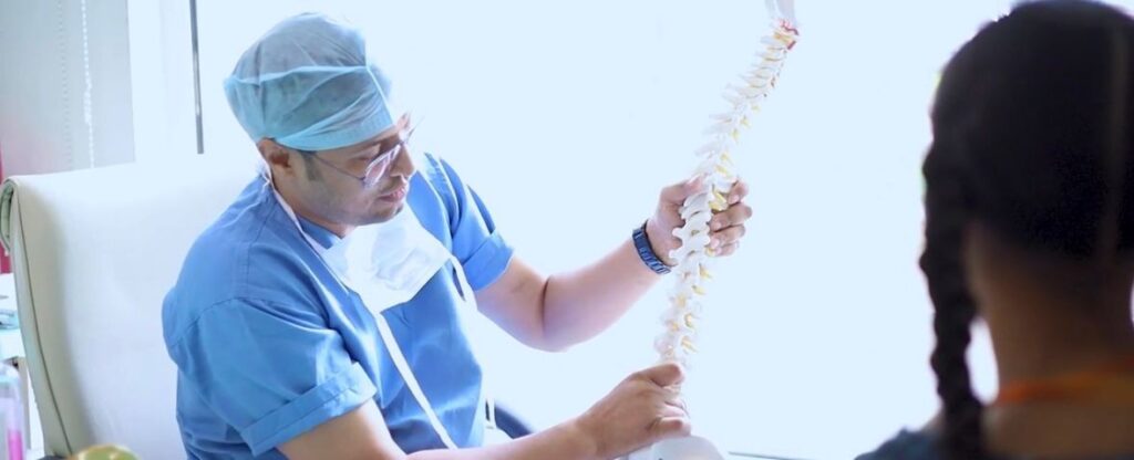 विश्व स्पाइन डे पर मैक्स हॉस्पिटल देहरादून ने किया जागरुक