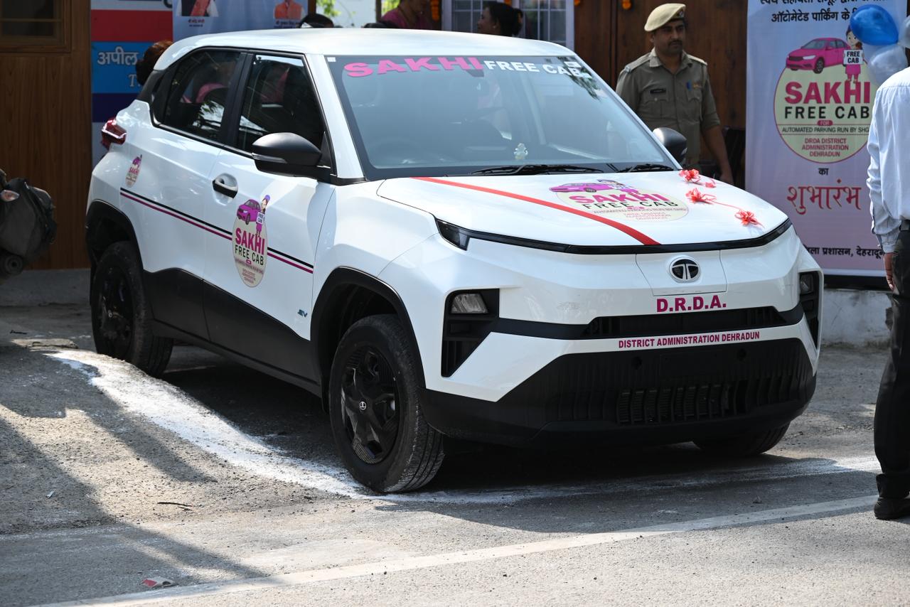 दौड़ने लगी ‘‘सखी कैब’’; जिला प्रशासन की आटोमेटेड पार्किंग अब सुविधाओं से लेस; 06 अतिरिक्त वाहन धरातल पर जल्द
