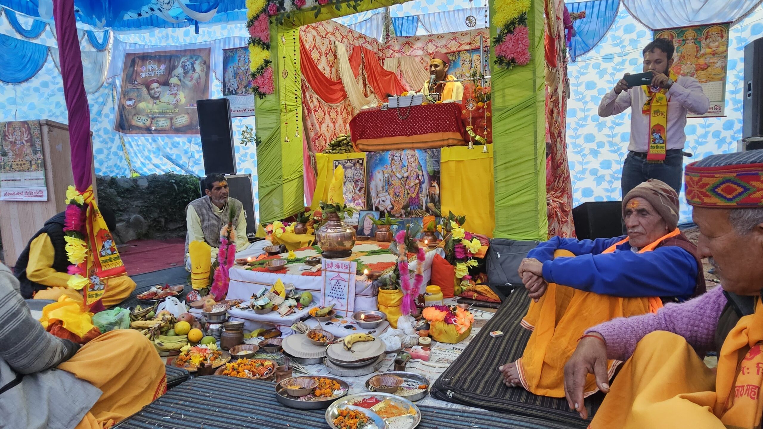 श्रीमद्भागवत कथा के दूसरे दिन धुंधकारी-गोकरण प्रसंग ने भावुक किया, श्रद्धालुओं ने लगाए जयकारे