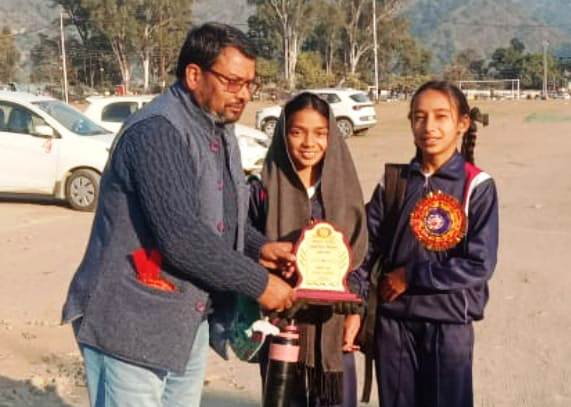 दीपिका ने कब्जाया भाषण प्रतियोगिता में जिला में द्वितीय स्थान