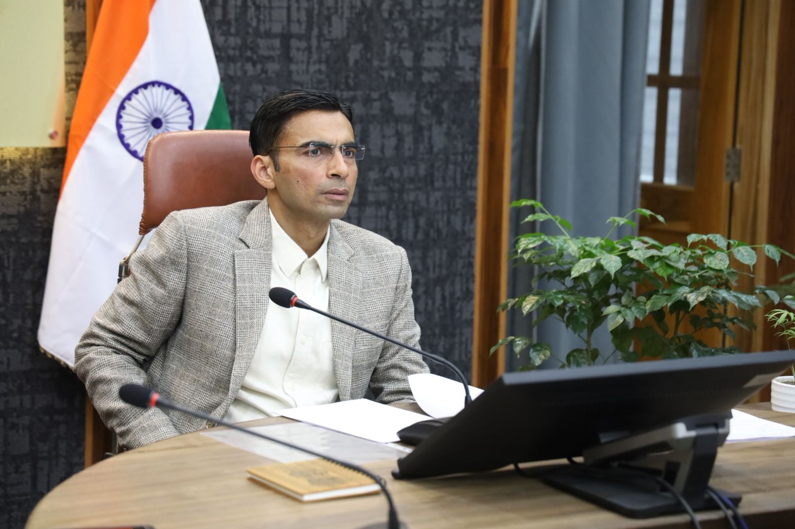 राजमार्गों पर सार्वजनिक स्थानों पर फैले कूड़े-कचरे पर जिलाधिकारी की सख्ती, सम्बन्धित अधिकारियों को बीएनएसएस धारा 152 (पूर्व धारा सीआरपीसी 133) के तहत आपराधिक नोटिस जारी