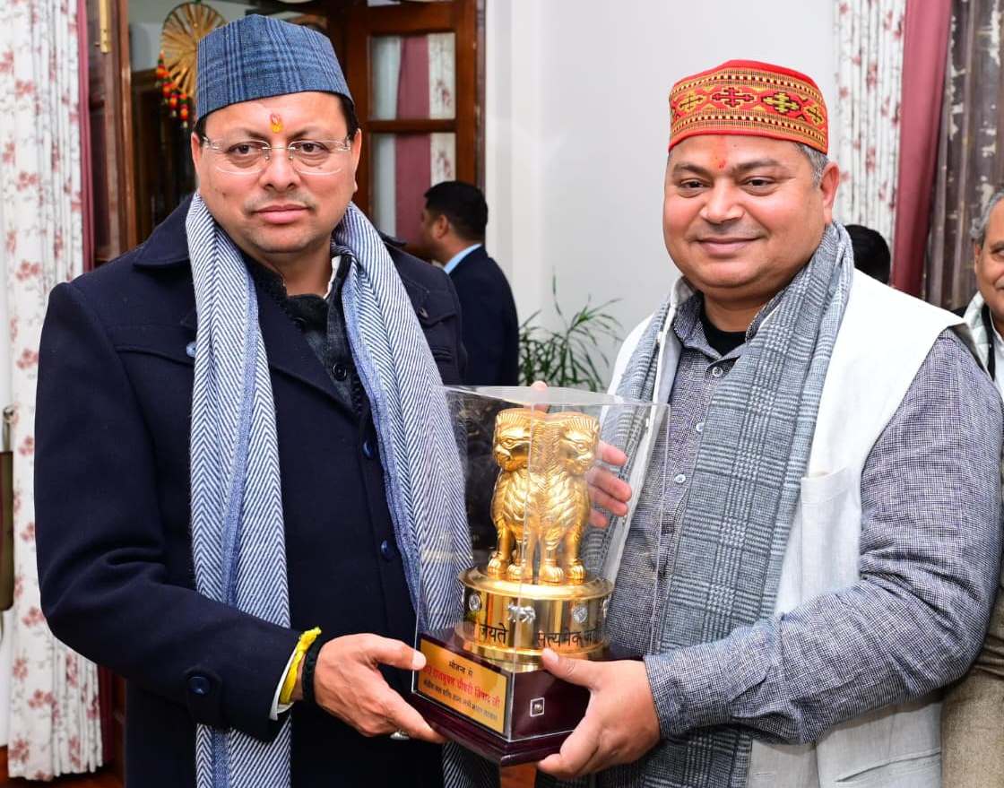 मुख्यमंत्री पुष्कर सिंह धामी से मुख्यमंत्री आवास में केंद्रीय राज्य मंत्री डॉ. राज भूषण चौधरी ने की शिष्टाचार भेंट