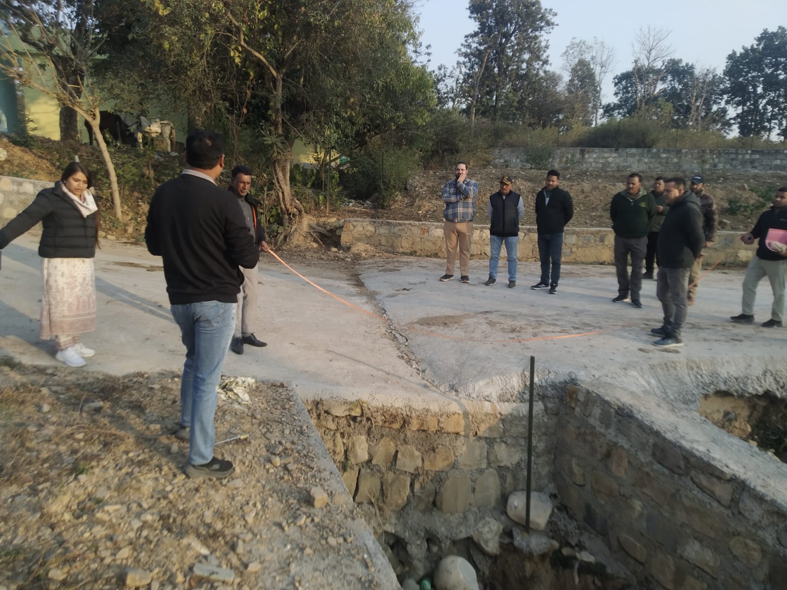 अवैध प्लांटिंग; सरकारी सम्पतियों में अतिक्रमण पर डीएम सख्त; ध्वस्तीकरण अभियान शुरू