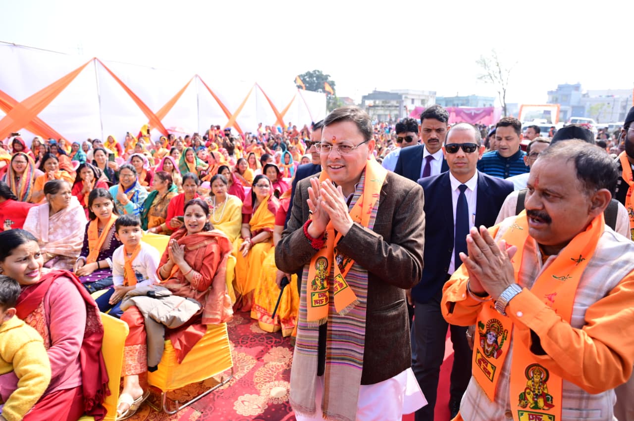 मुख्यमंत्री पुष्कर सिंह धामी ने रविवार को बालावाला देहरादून में विराट हिन्दू सम्मेलन में किया प्रतिभाग