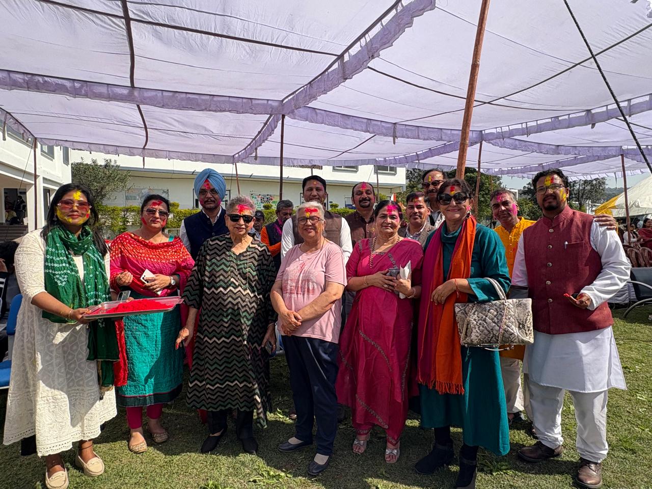 होलकर एजुकेशनल ट्रस्ट ने धूमधाम से होली उत्सव मनाया