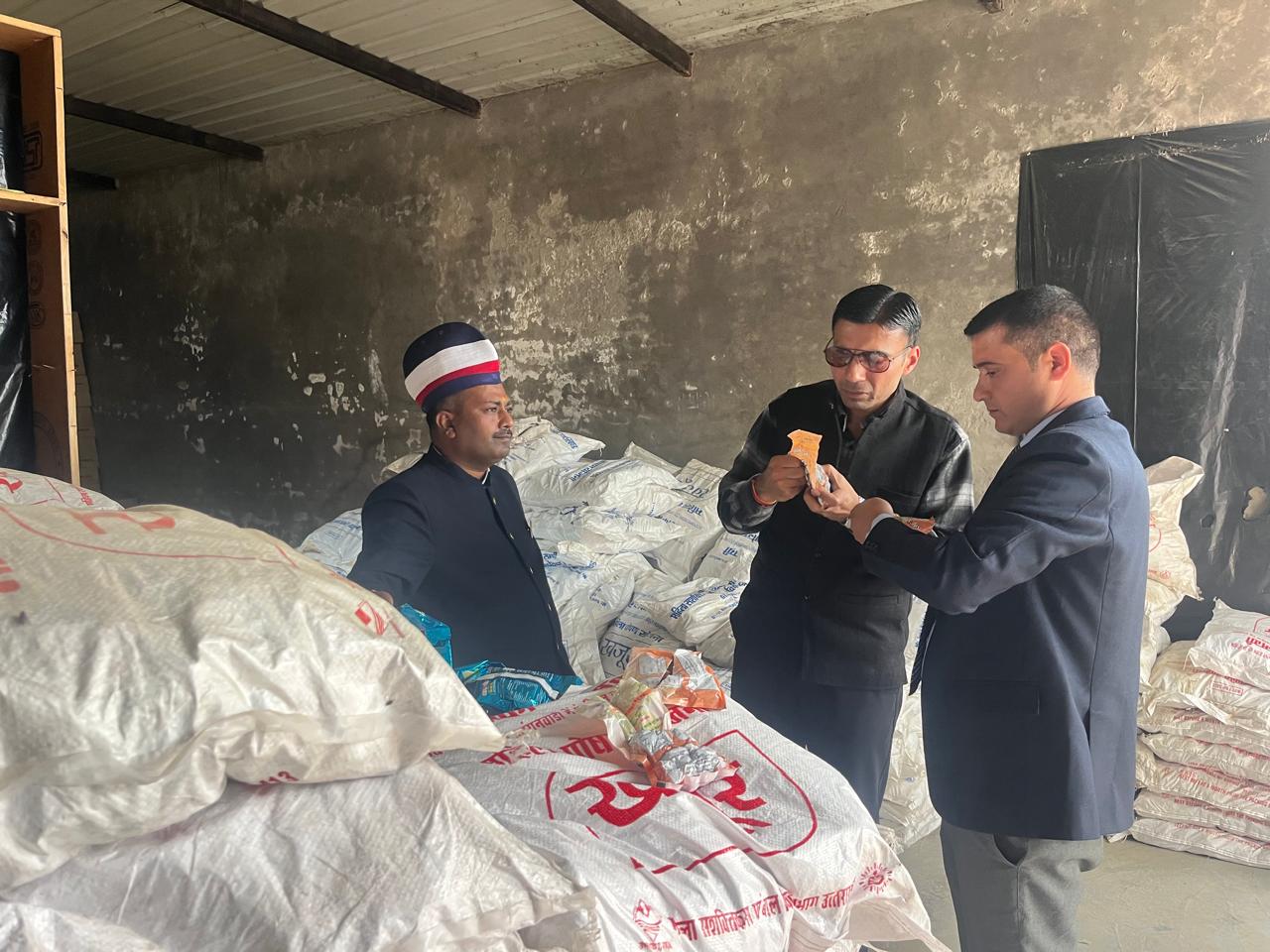 डीएम सविन बंसल का बड़ा एक्शन: रुड़की के सेंट्रल गोदाम पर छापेमारी, नौनिहालों के राशन में भारी अनियमितताएं उजागर