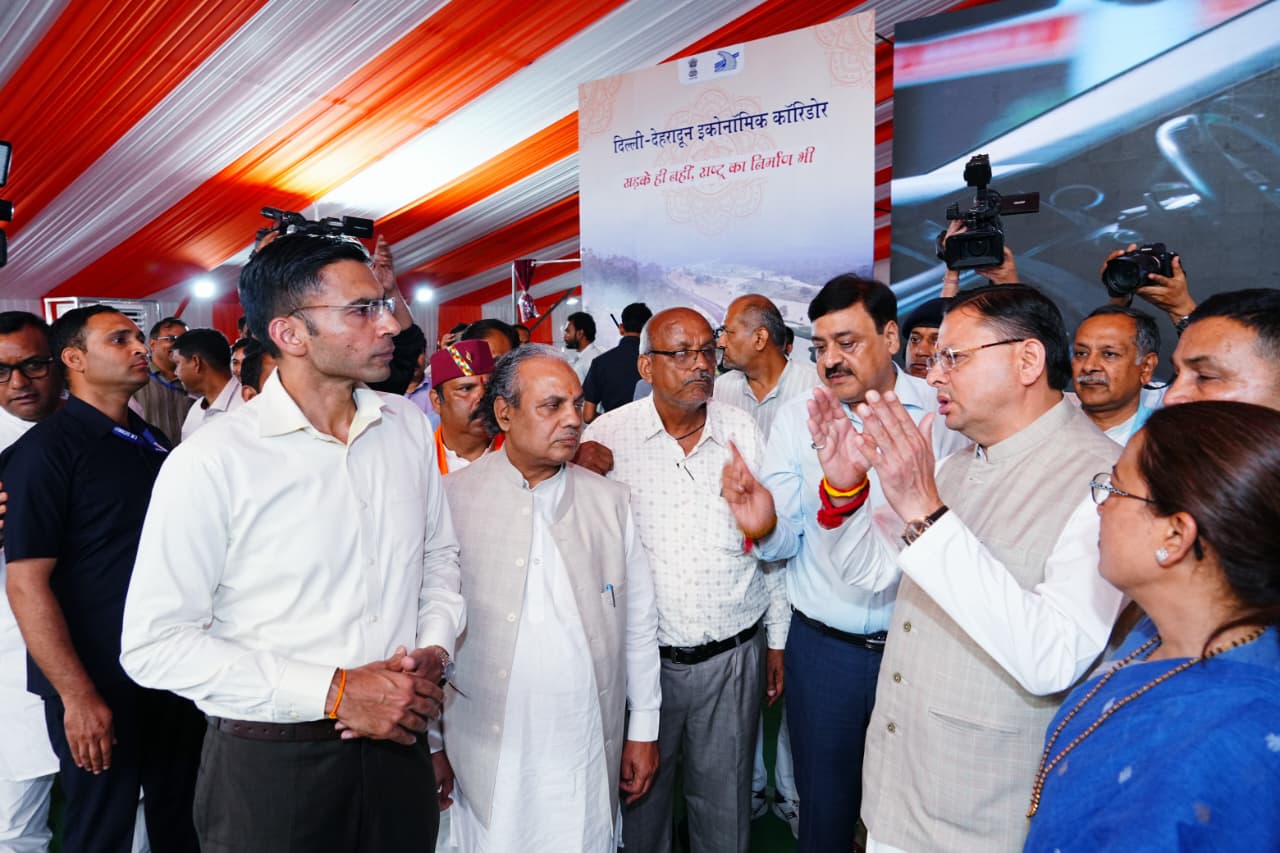 मुख्यमंत्री धामी ने गढ़ी कैंट स्थित जसवंत ग्राउंड पहुंचकर तैयारियों का किया निरीक्षण