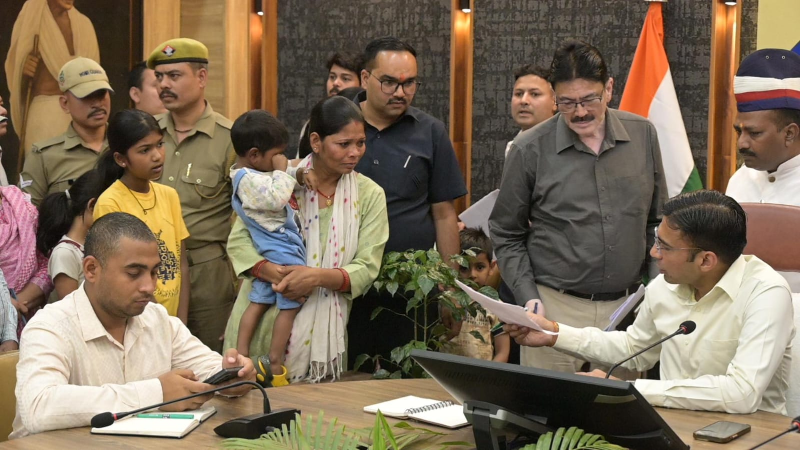 जिला प्रशासन के जनदर्शन में न्याय का भरोसा, हर शिकायत पर तुरंत कार्रवाई, 239 फरियादी पहुंचे न्याय की आश में