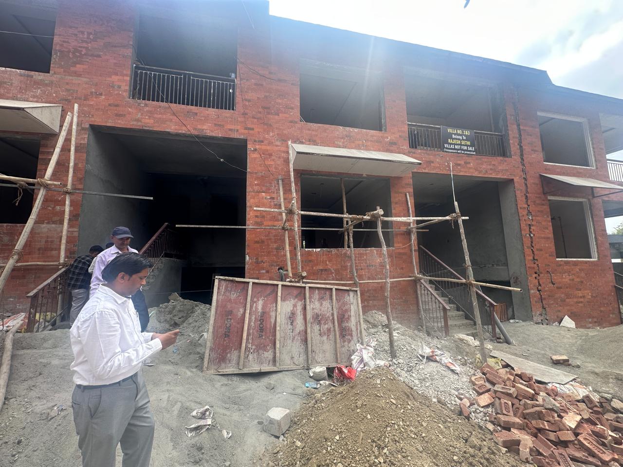 मेहुवाला माफी में 15 से 20 बीघा अवैध प्लॉटिंग पर चला बुलडोजर, जाखन और कुठाल गेट क्षेत्र में सीलिंग की कार्रवाई