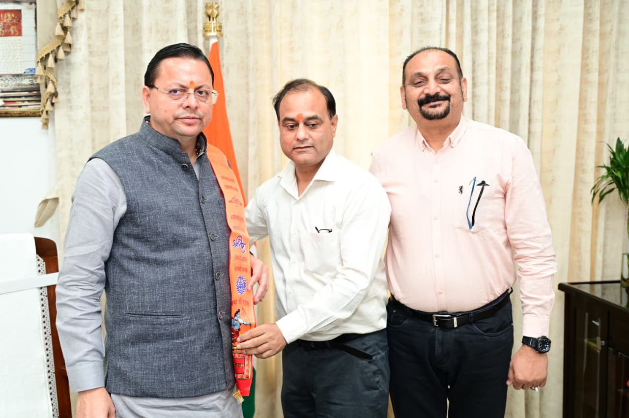 होलकर एजुकेशन ट्रस्ट के प्रतिनिधि मंडल ने मुख्यमंत्री पुष्कर सिंह धामी से की भेंट, जयंती समारोह का दिया निमंत्रण