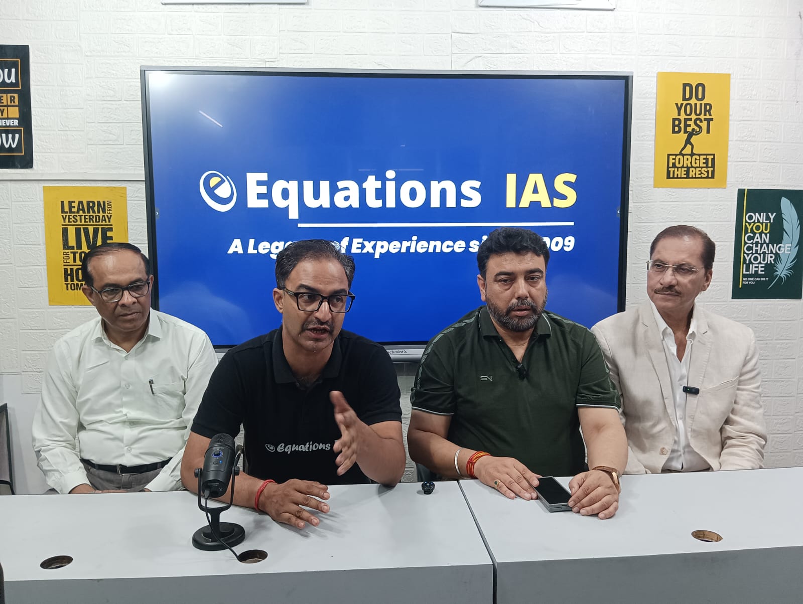 उत्तराखंड PCS परीक्षा में 'इक्वेशन्स IAS' का डंका, 21 विद्यार्थियों ने लहराया सफलता का परचम