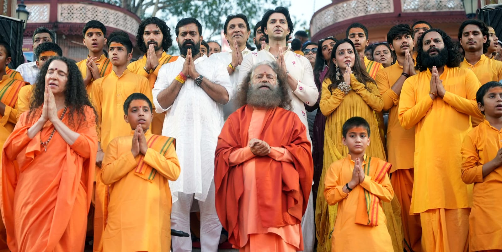 चौथे सप्ताह में पहुंची ‘कृष्णावतारम पार्ट 1 – द हार्ट’, कलाकारों ने हरिद्वार और ऋषिकेश में लिया संतों का आशीर्वाद