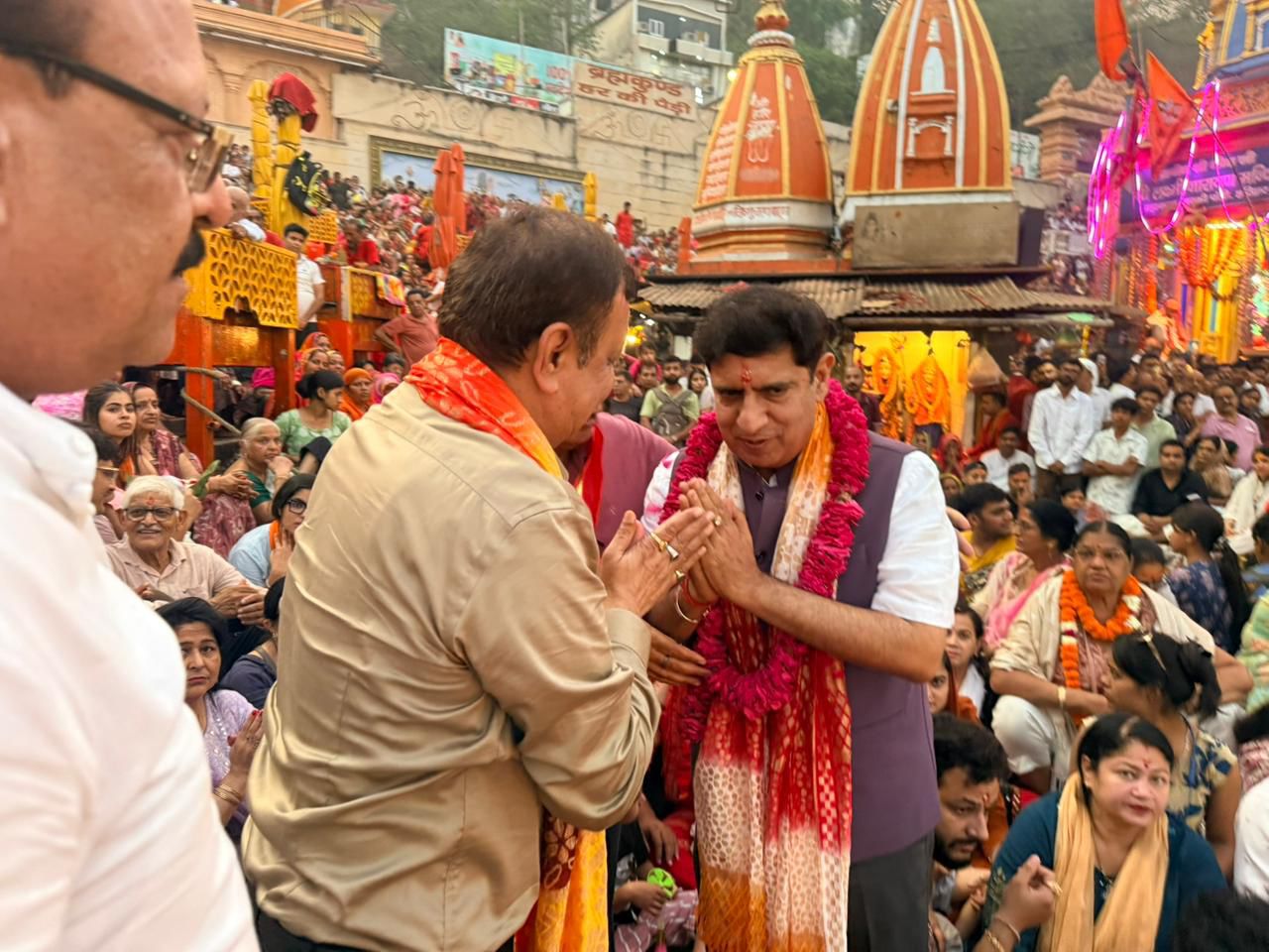 पंजाबी महासभा द्वारा हर की पैड़ी पर गंगा पूजन व आरती