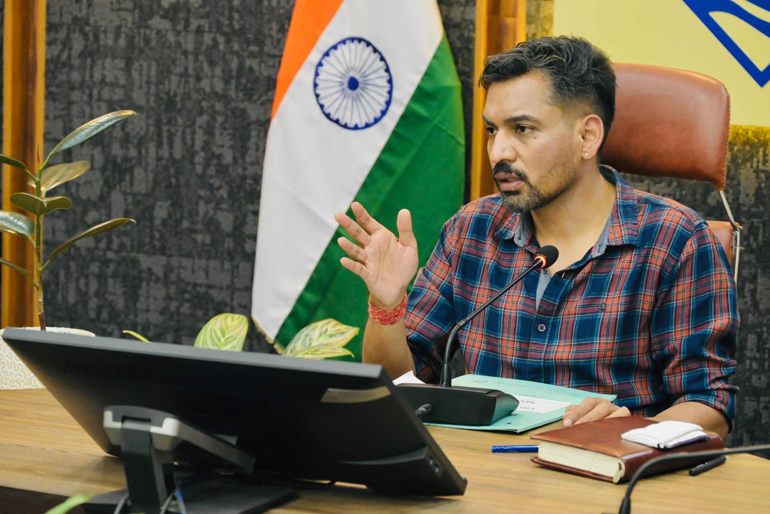 डीएम देहरादून का एक्शन मोड ‘समाधान दिवस’ में ,लापरवाह अधिकारियों को चेताया
