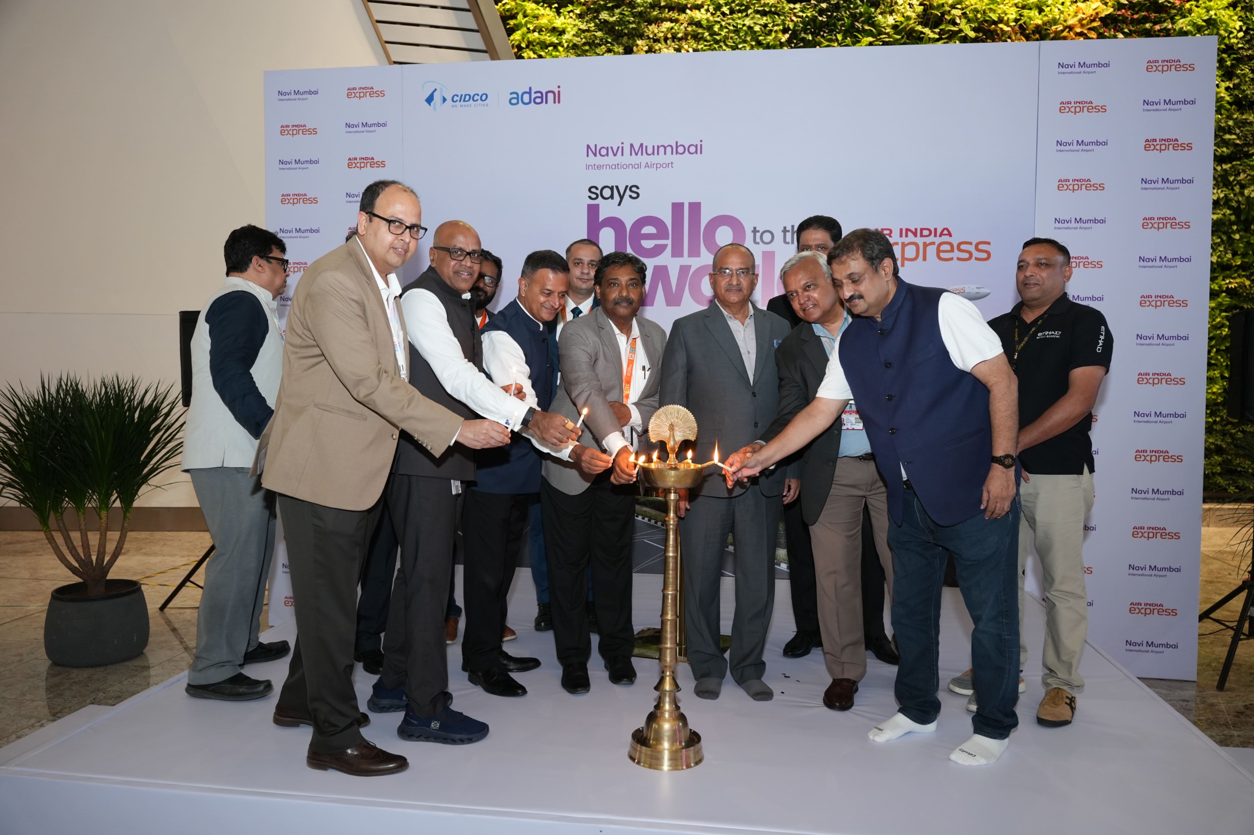 नवी मुंबई इंटरनेशनल एयरपोर्ट ने अबू धाबी के लिए पहली उड़ान के साथ अंतर्राष्ट्रीय परिचालन किया आरंभ