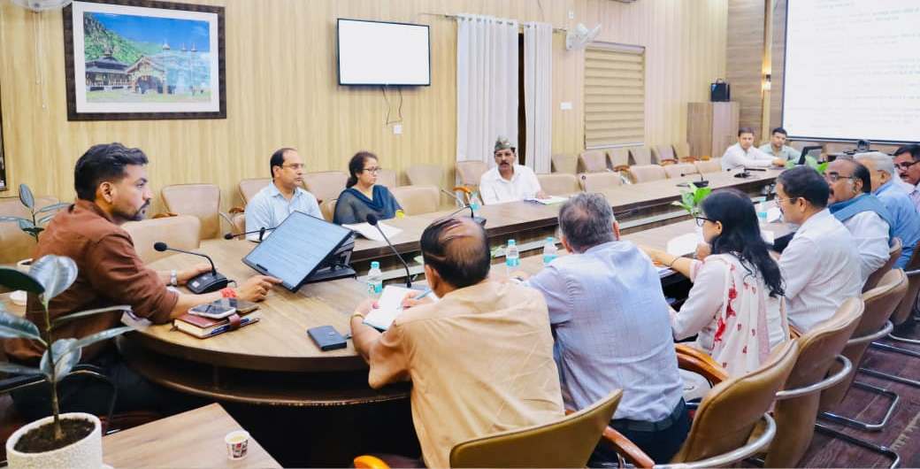 जिला चिकित्सालय के घटते राजस्व के कारणों की जांच कर विस्तृत रिपोर्ट प्रस्तुत करने के डीएम ने दिए निर्देश