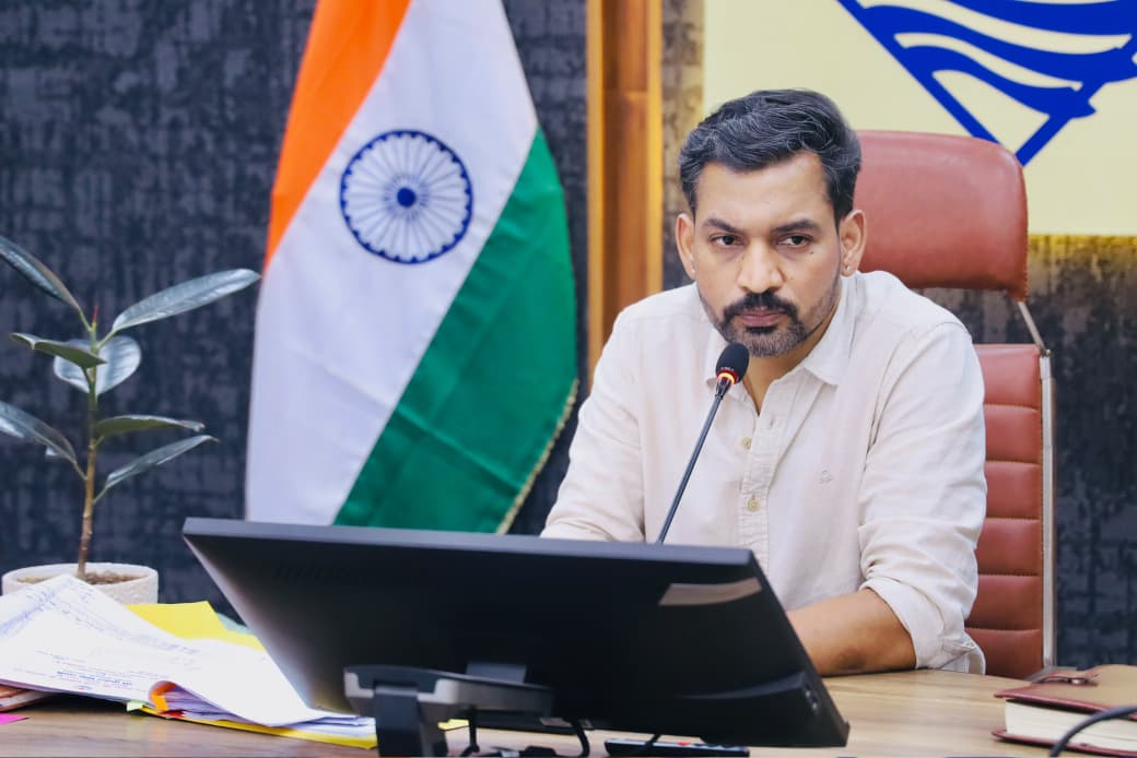 स्वतंत्रता दिवस की तैयारियों को लेकर डीएम डॉo आशीष चौहान ने की समीक्षा बैठक