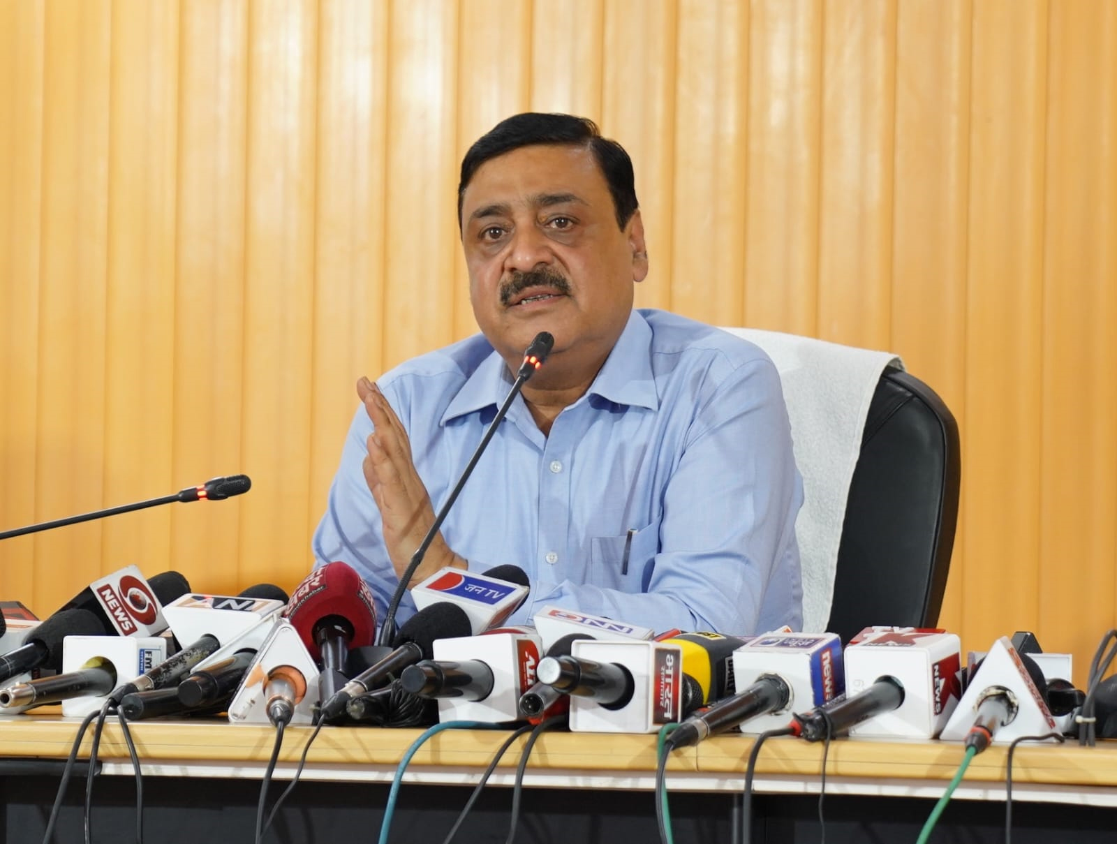 Secretary Shri Vinay Shankar Pandey,